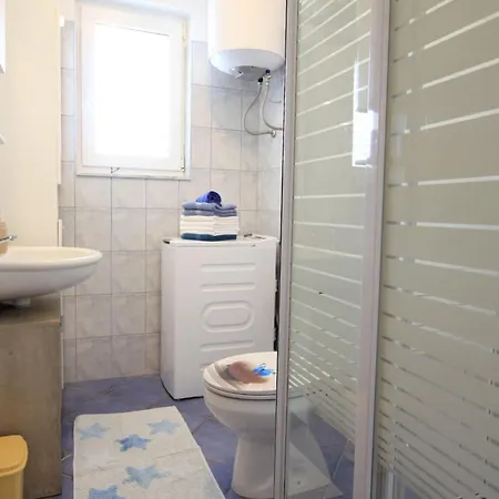 Сasa de vacaciones Mirta - Two Bedroom With Sea View Veli Rat
